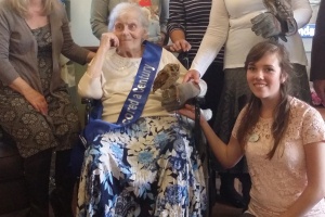Histon Resident Elsie Williams celebrates 100th birthday with family and (feathered) friends