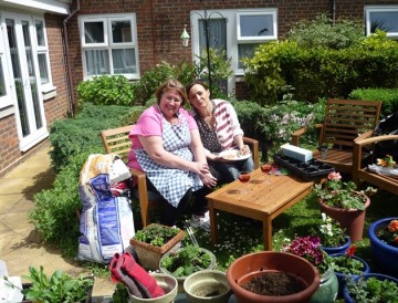 Fundraising for Cancer Research at The Spinney: the home laid on a bbq for everyone who took part