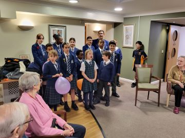 Schoolchildren serenade The Spinney residents with a special carol service